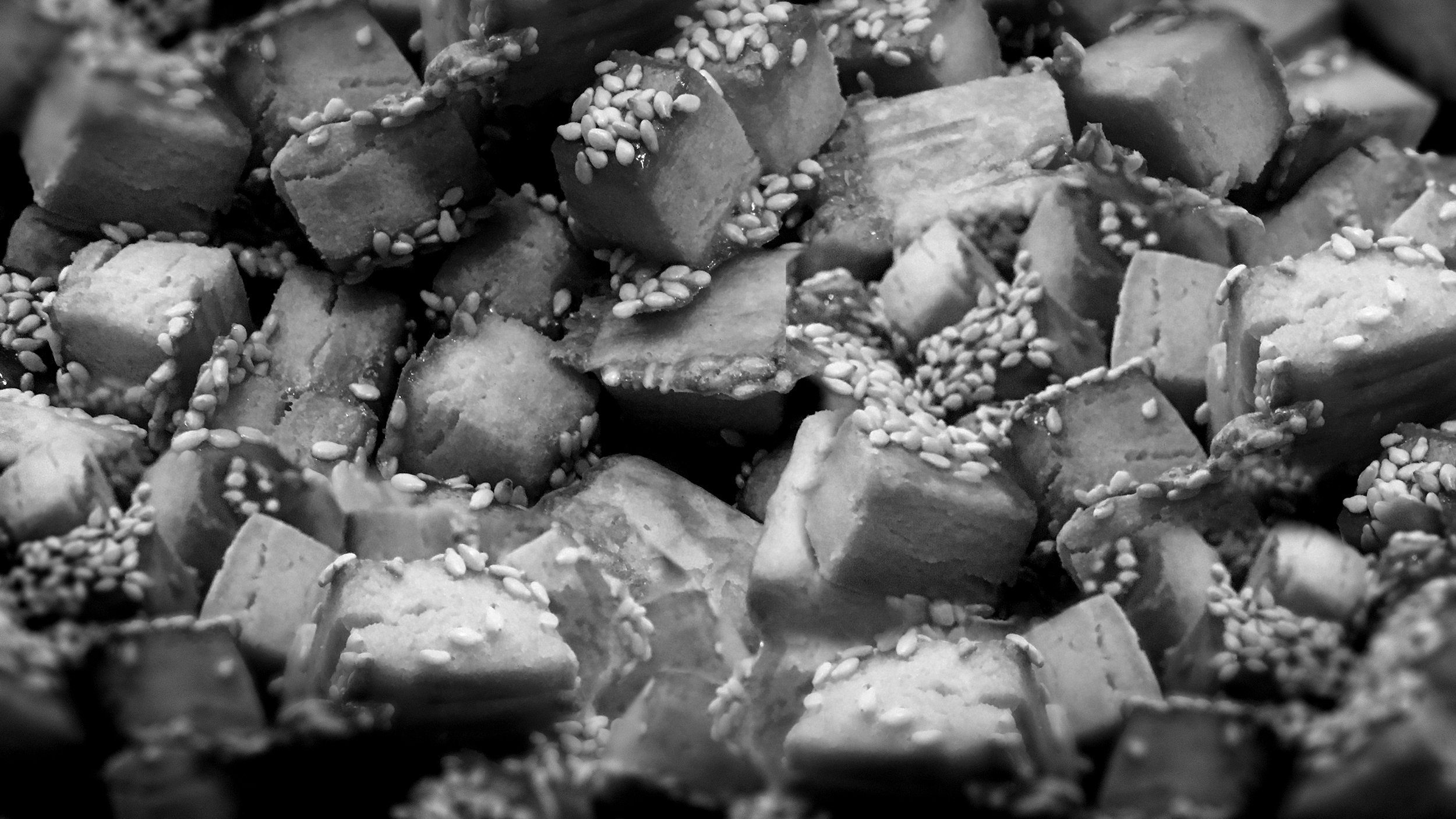 Catering_Food_26_Welcome_Sós_Tea_Szezámmagos_2560X1440_BW.jpg